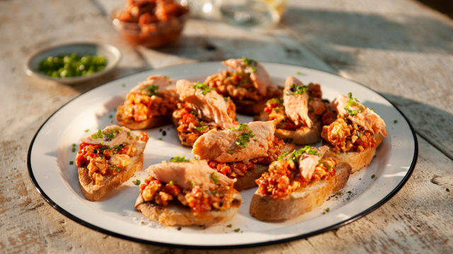 Кростини с риба