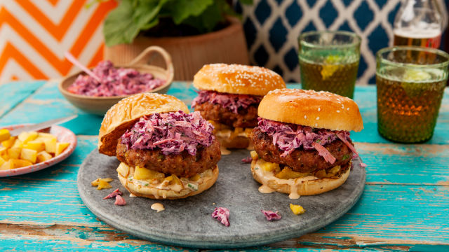 Свински бургер с ананас и колсло