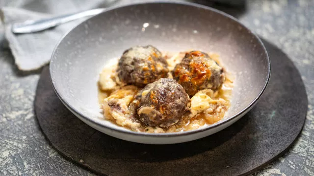 Печени кюфтета с млечен сос