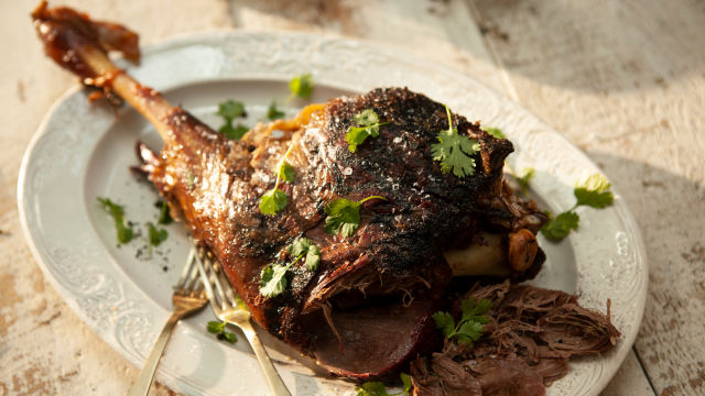 Бавно печен агнешки бут