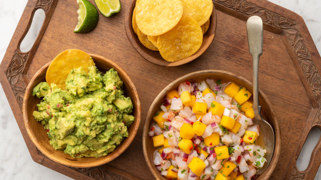 Тостади със скариди и салца от манго