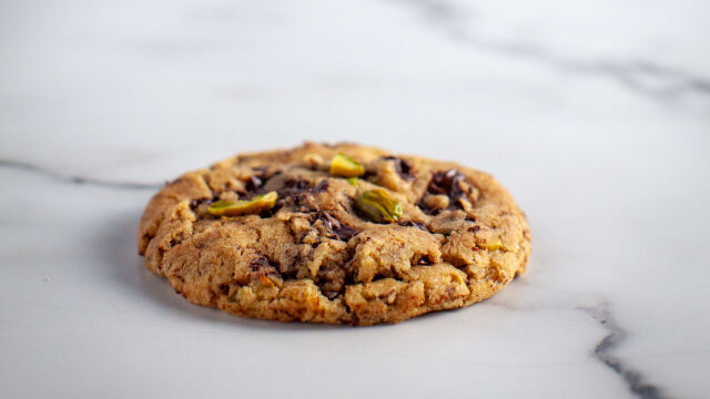 Бисквити с парченца натурален шоколад