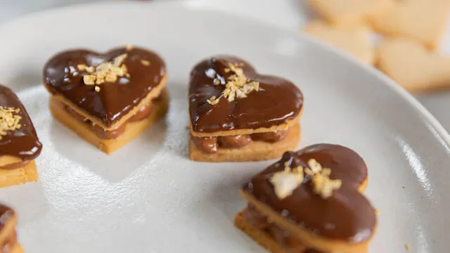 Маслени кокосови сладки сърца
