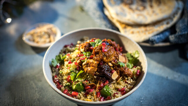 Празничен тажин с пилешко и кускус