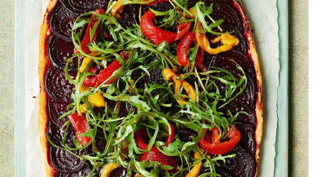 Тарт с печени чушки, цвекло и фета