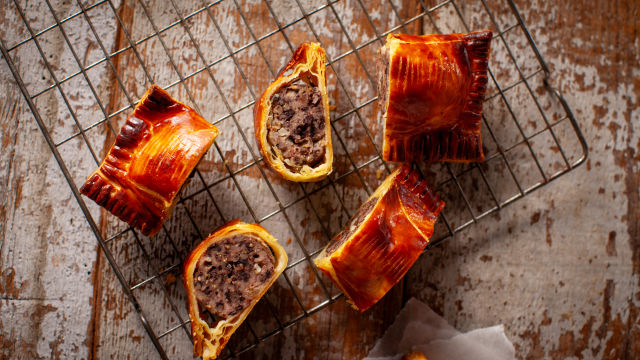 Рулца с наденица