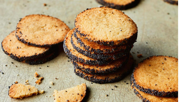 Солени бисквити с орехи и сирене