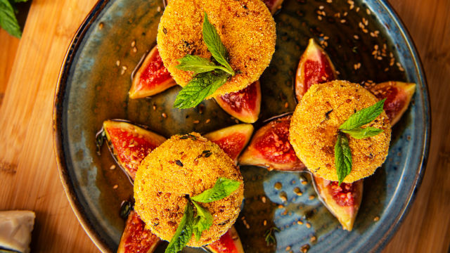 Хапки от сиренца със смокини