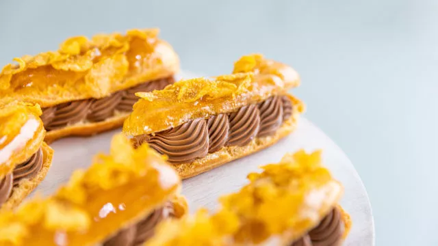 Еклери с шоколадов крем и тофи