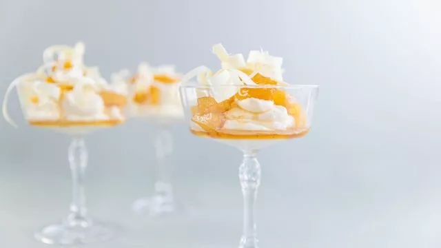 Тропичен десерт в чаши