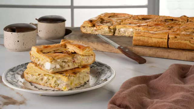 Пай с праз и сирене