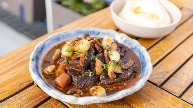 Телешко по бургундски (Бьоф Бургиньон)