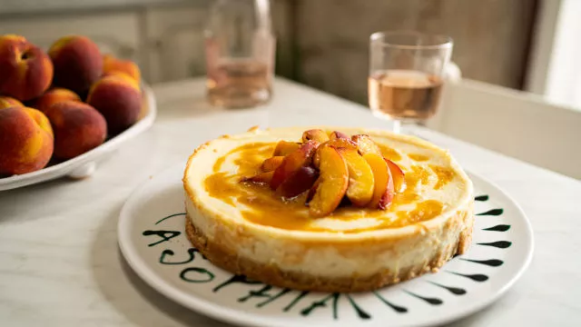 Торта с рикота и праскови с просеко