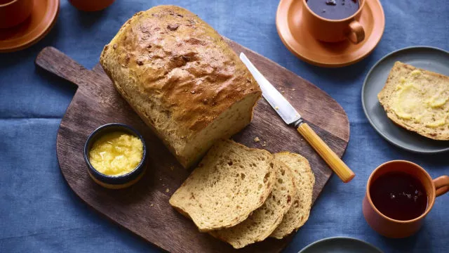 Хляб с панир и люти чушки