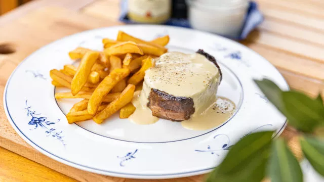 Говежди стек с горчичен сос