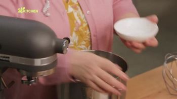 Panakota s crumbleom i kremom od marakuje