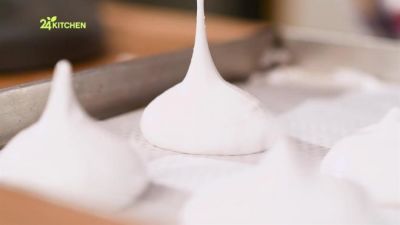 Kolač "Pavlova" s malinama