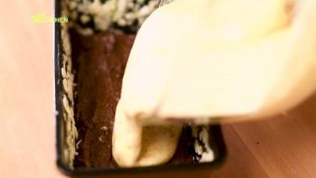 Kolač s bademima i čokoladom