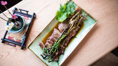 Odrezak u umaku od jabuke (Yakiniku umak)