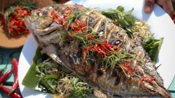 Roštiljani trevally (gof) sa sambal bajakom