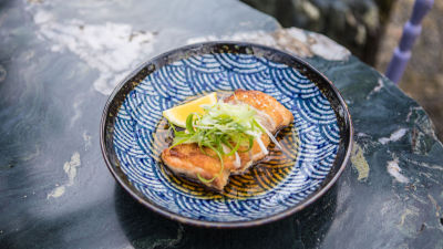 Hrskava pržena piletina s ponzu umakom