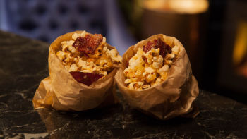 Kokice sa slaninom i sirom