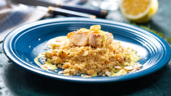 Riba s umakom od šafrana i couscousom