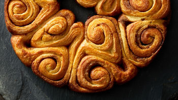 Kruh sa smeđim maslacem