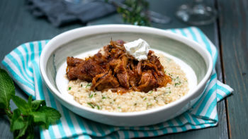 Svinjetina s lukom i taranom