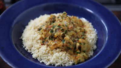 Kus-kus s piletinom u umaku od grejpa