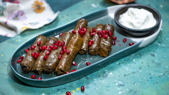 Listovi vinove loze punjeni bulgurom i sušenim rajčicama