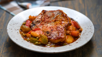 Brzo varivo sa svinjskim kotletima