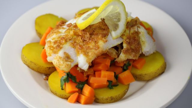 Salata od mrkve s hrskavom ribom
