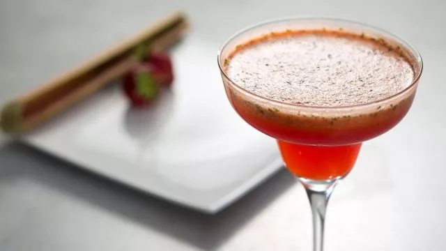 Limunada sa sirupom od bazge