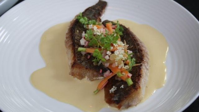 Deverika u umaku od cvjetova