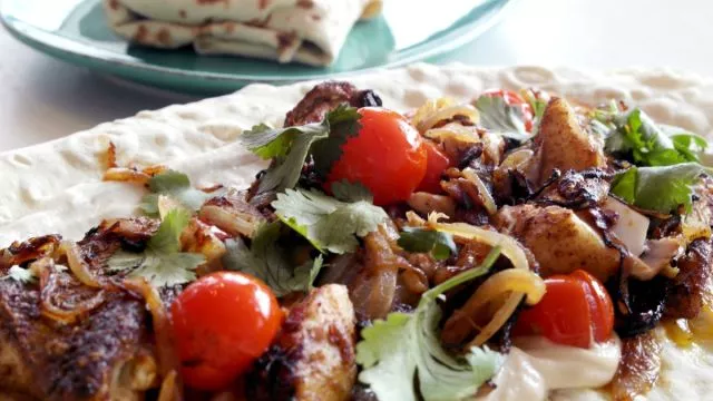 Shawarma s ribom i tahinijem