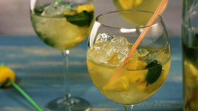 Sangria od lambrusca i ananasa