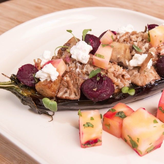 Pečeni patlidžan s rižotom od heljde i salsom od crvene cikle