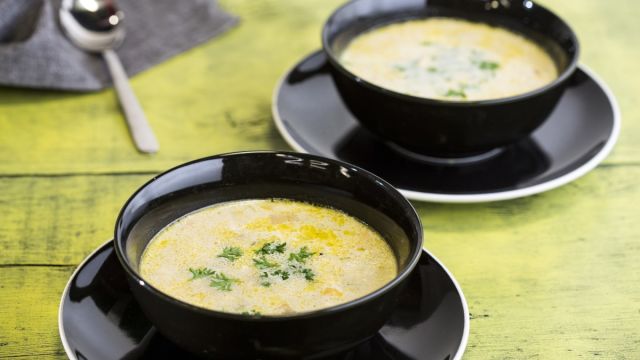 Pileća juha s gljivama i porilukom