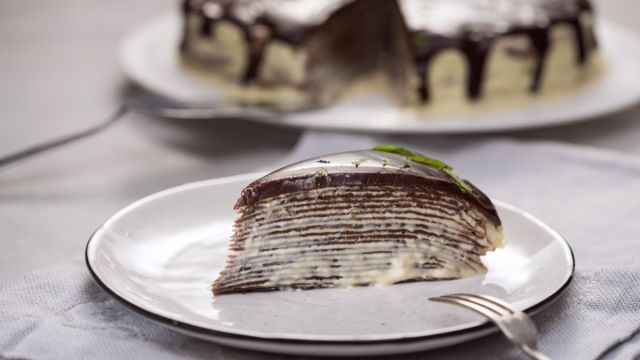 Torta od čokoladnih palačinki s mliječnom kremom