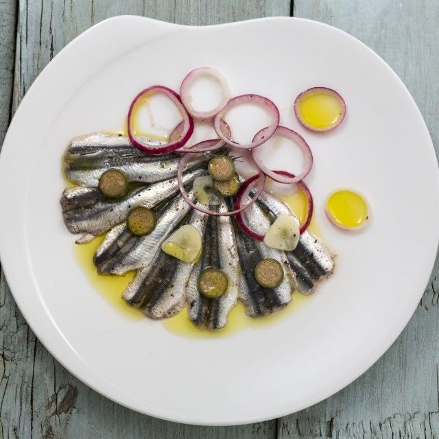 Marinirani inćuni (svježi) s kaperima