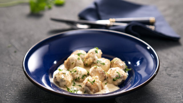 Pileće mesne kuglice s umakom od sira