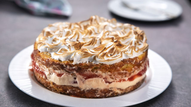 Torta od kokosa i jagoda