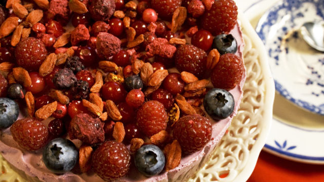 Sirova torta od čokolade i bobica