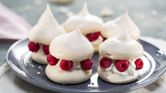 Kolač "Pavlova" s malinama