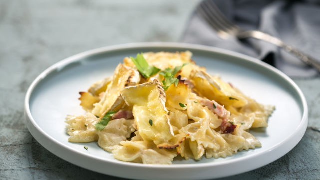 Farfale od camemberta i slanine