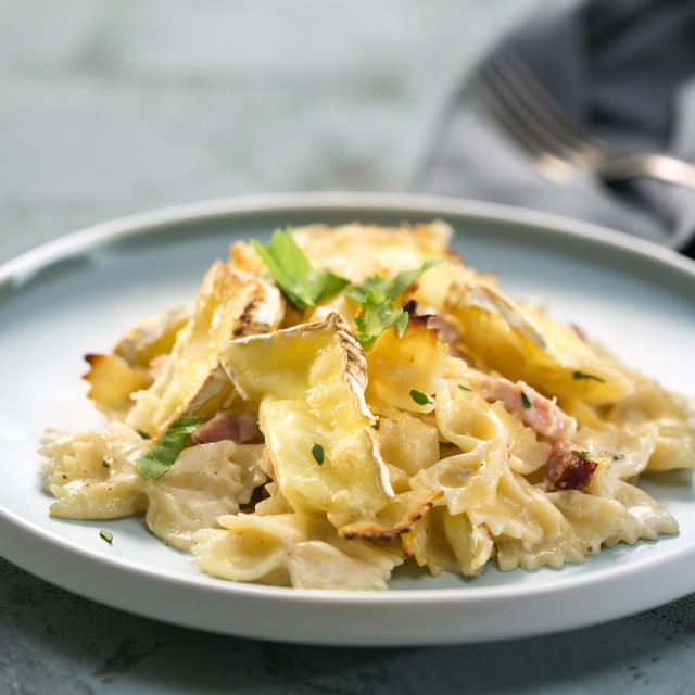 Farfale od camemberta i slanine