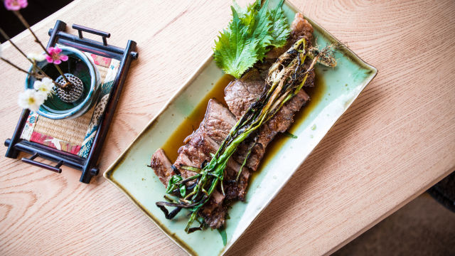Odrezak u umaku od jabuke (Yakiniku umak)