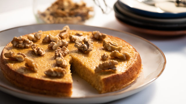 Torta od krem sira, cimeta i oraha