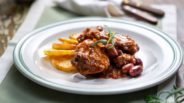 Zečetina Cacciatore s pečenim krumpirima